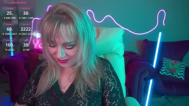 Snapshot of CandyLadyyy chatting on November 6, 9:59 pm CandyLadyyy online show from November 6, 9:59 pm