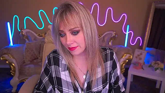 Snapshot of CandyLadyyy chatting on November 16, 9:31 pm CandyLadyyy online show from November 16, 9:31 pm