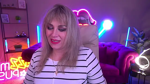 Snapshot of CandyLadyyy chatting on November 30, 9:19 pm CandyLadyyy online show from November 30, 9:19 pm