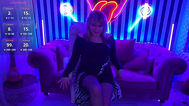 CandyLadyyy online show from April 19, 8:55 pm