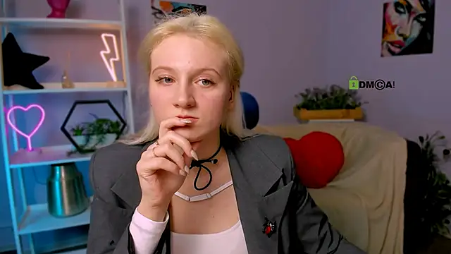 Snapshot of madam_uliis chatting on March 18, 1:09 pm madam uliis online show from March 18, 1:09 pm