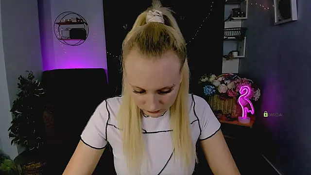 Snapshot of madam_uliis chatting on November 28, 1:36 pm madam uliis online show from November 28, 1:36 pm