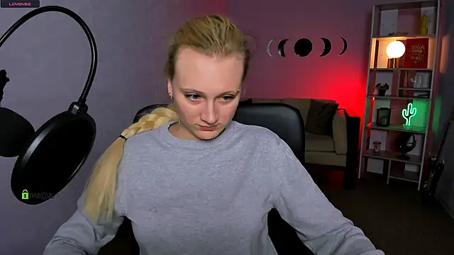 Snapshot of madam_uliis chatting on November 29, 12:30 pm madam uliis online show from November 29, 12:30 pm