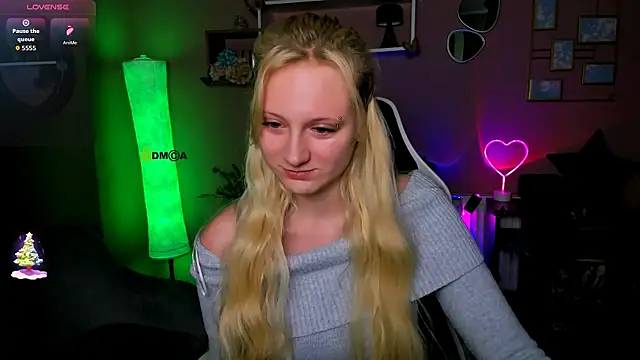 Snapshot of madam_uliis chatting on December 1, 10:20 am madam uliis online show from December 1, 10:20 am