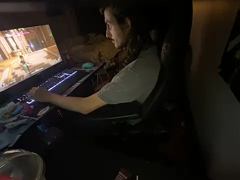 Snapshot of twink69Finger chatting on November 3, 2:51 pm twink69Finger online show from November 3, 2:51 pm