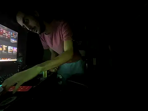 Snapshot of twink69Finger chatting on November 12, 2:17 pm twink69Finger online show from November 12, 2:17 pm