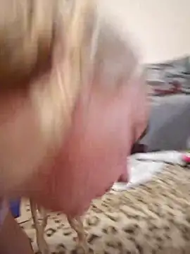 Snapshot of my_Kazka chatting on December 2, 8:04 pm my Kazka online show from December 2, 8:04 pm