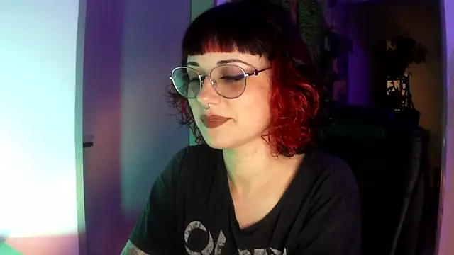 Snapshot of Acid_Girl_Ofc chatting on November 7, 3:50 am Acid Girl Ofc online show from November 7, 3:50 am