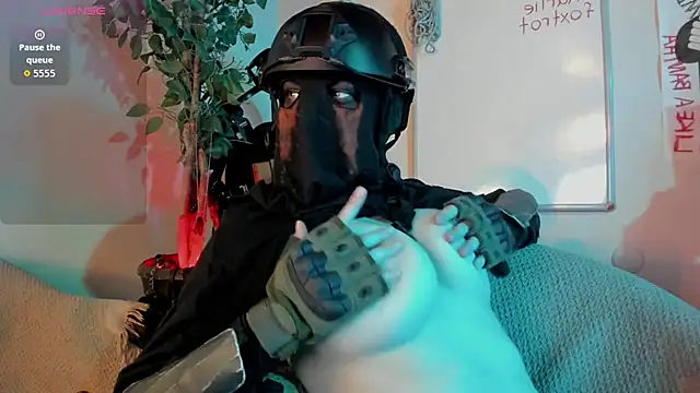 Snapshot of cos_operator chatting on November 5, 7:47 pm cos operator online show from November 5, 7:47 pm