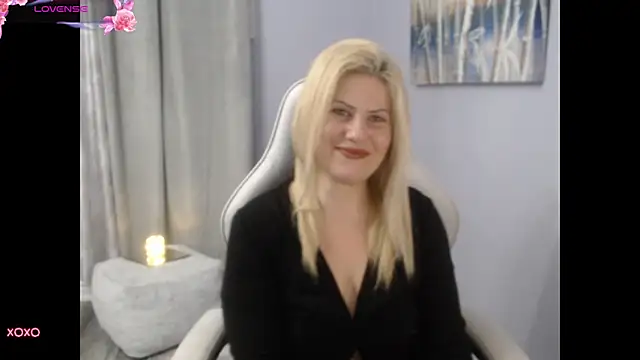 Snapshot of BellaStar84 chatting on September 22, 11:01 am BellaStar84 online show from September 22, 11:01 am