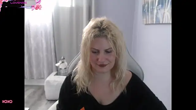 Snapshot of BellaStar84 chatting on September 26, 1:04 pm BellaStar84 online show from September 26, 1:04 pm