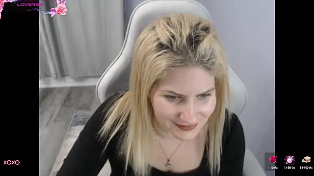 Snapshot of BellaStar84 chatting on October 17, 12:30 pm BellaStar84 online show from October 17, 12:30 pm