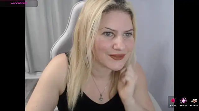 Snapshot of BellaStar84 chatting on October 25, 11:29 am BellaStar84 online show from October 25, 11:29 am