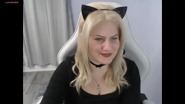 Snapshot of BellaStar84 chatting on October 29, 12:40 pm BellaStar84 online show from October 29, 12:40 pm