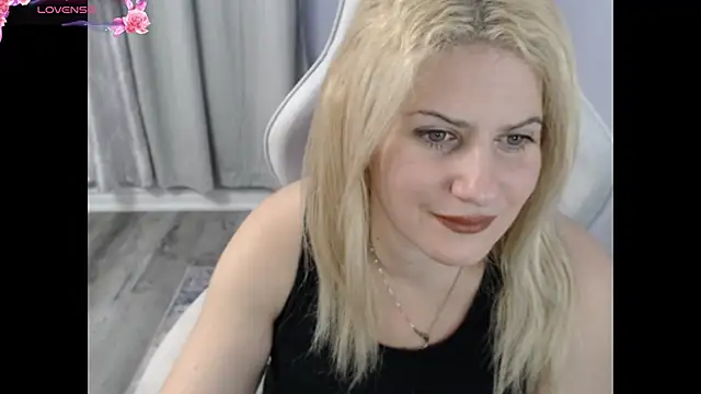 Snapshot of BellaStar84 chatting on November 17, 12:22 pm BellaStar84 online show from November 17, 12:22 pm