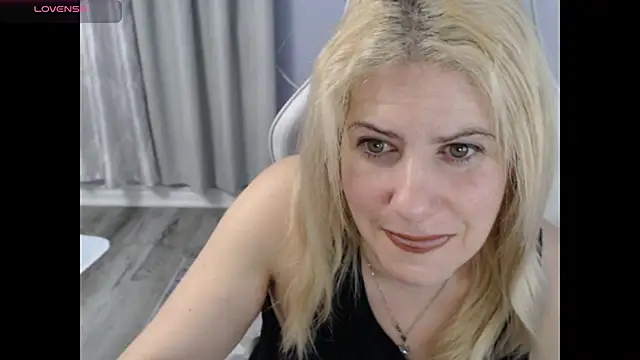 Snapshot of BellaStar84 chatting on November 18, 11:58 am BellaStar84 online show from November 18, 11:58 am