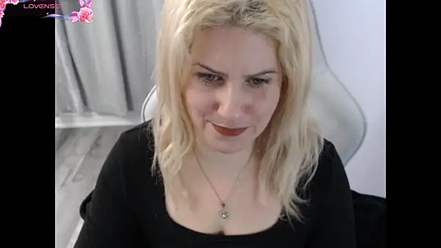 Snapshot of BellaStar84 chatting on November 20, 1:22 pm BellaStar84 online show from November 20, 1:22 pm