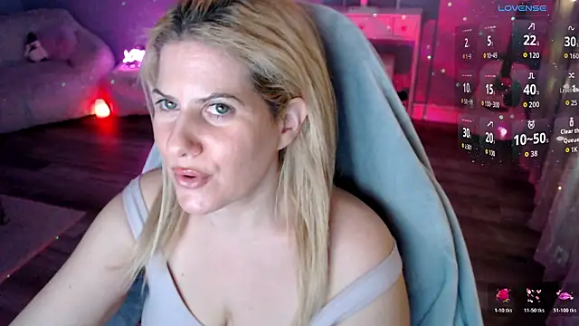 Snapshot of BellaStar84 chatting on February 10, 12:42 pm BellaStar84 online show from February 10, 12:42 pm