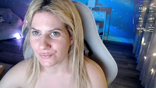 Snapshot of BellaStar84 chatting on February 13, 11:50 am BellaStar84 online show from February 13, 11:50 am