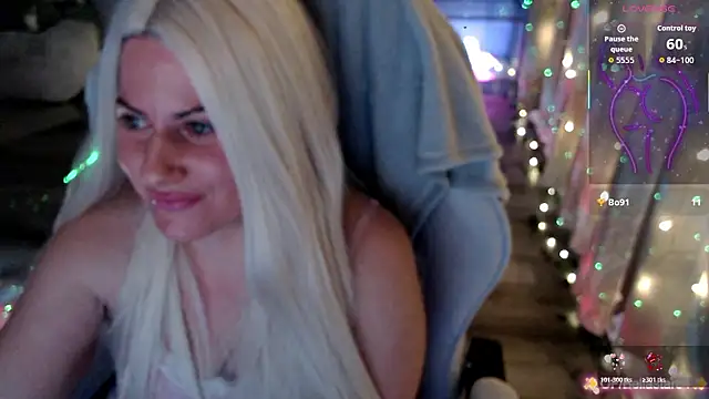 Snapshot of BellaStar84 chatting on February 27, 11:43 am BellaStar84 online show from February 27, 11:43 am