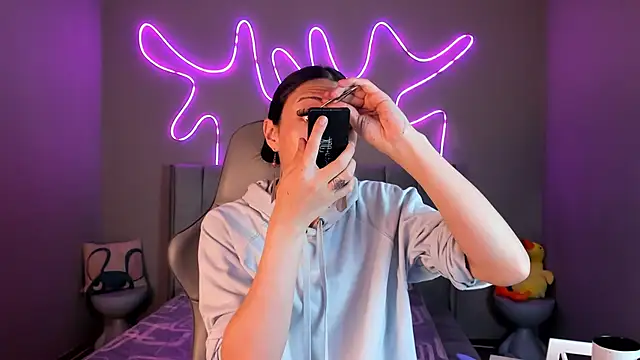 Snapshot of madison__rey chatting on December 2, 12:43 pm madison rey online show from December 2, 12:43 pm