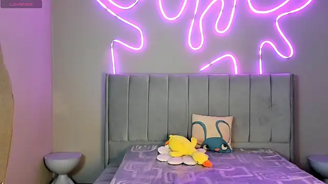 Snapshot of madison__rey chatting on December 3, 1:09 pm madison rey online show from December 3, 1:09 pm