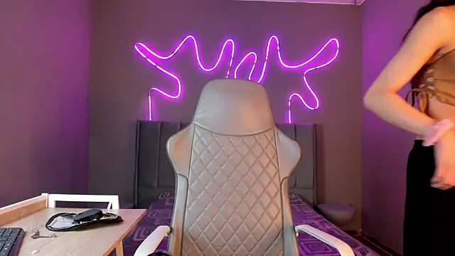 Snapshot of madison__rey chatting on December 19, 12:34 pm madison rey online show from December 19, 12:34 pm