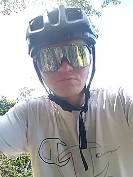 Snapshot of JuanMaty chatting on November 17, 5:41 pm JuanMaty online show from November 17, 5:41 pm