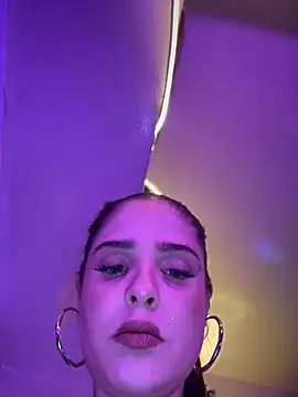 Snapshot of LoganPeny chatting on November 12, 5:19 am LoganPeny online show from November 12, 5:19 am