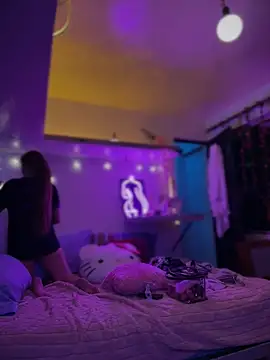 Snapshot of LoganPeny chatting on December 5, 7:39 am LoganPeny online show from December 5, 7:39 am