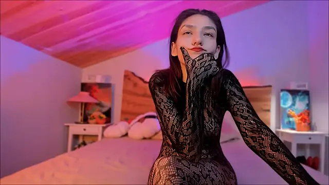 RoxannaG online show from October 14, 12:55 am