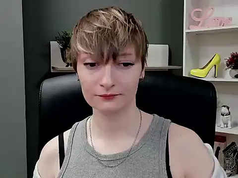 Snapshot of hottieBlair chatting on October 21, 6:14 am hottieBlair online show from October 21, 6:14 am