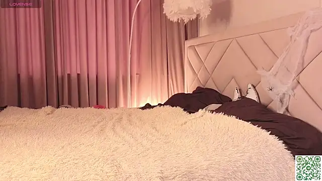 Snapshot of NormaCusson chatting on November 1, 7:10 am NormaCusson online show from November 1, 7:10 am