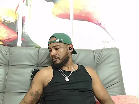 BladeFoxxx1 online show from October 15, 5:40 am