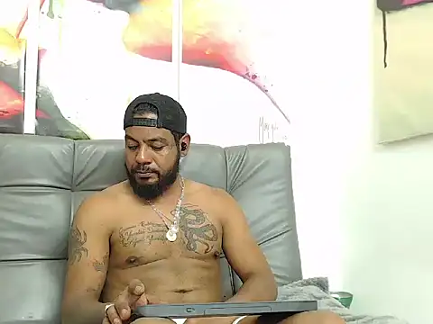 BladeFoxxx1 online show from November 14, 5:50 am