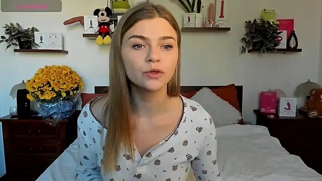 HaleyReedme online show from November 4, 8:02 am