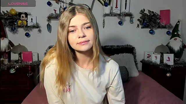 Snapshot of HaleyReedme chatting on December 23, 8:23 am HaleyReedme online show from December 23, 8:23 am