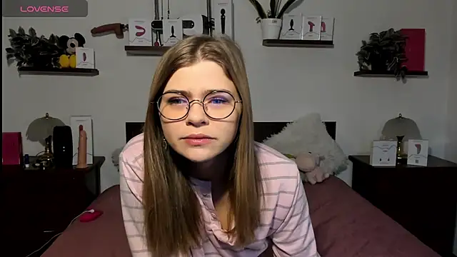 Snapshot of HaleyReedme chatting on February 2, 8:02 am HaleyReedme online show from February 2, 8:02 am