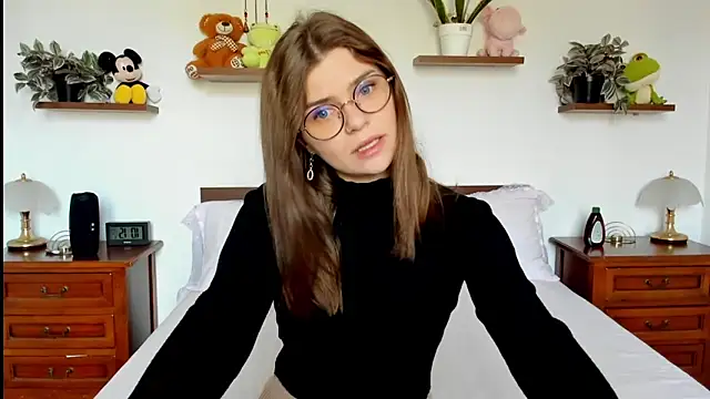 Snapshot of HaleyReedme chatting on February 18, 8:21 am HaleyReedme online show from February 18, 8:21 am