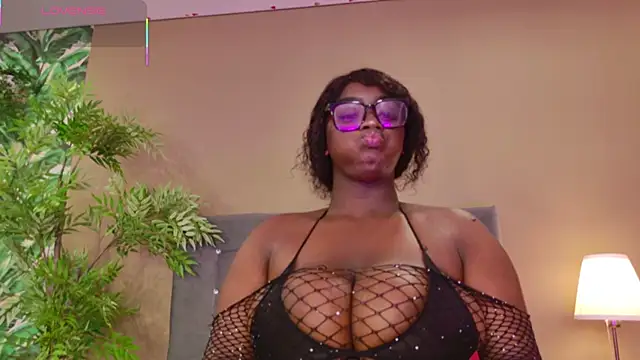 Snapshot of BetsyBennet_ chatting on November 7, 9:26 pm BetsyBennet online show from November 7, 9:26 pm