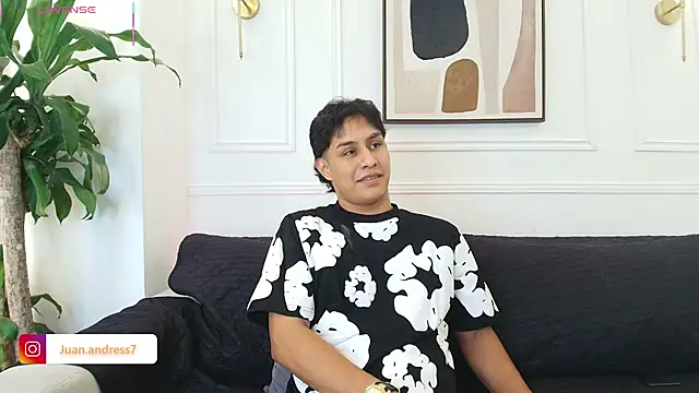 Snapshot of Stone_grey1_ chatting on October 6, 1:25 am Stone grey1 online show from October 6, 1:25 am