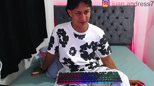 Snapshot of Stone_grey1_ chatting on November 4, 6:34 am Stone grey1 online show from November 4, 6:34 am