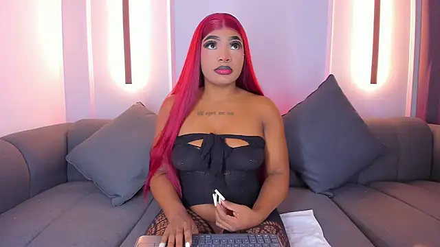 Snapshot of karol_white_ chatting on March 22, 4:03 am karol white online show from March 22, 4:03 am