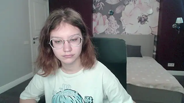 AngelinaLow online show from March 18, 9:42 am