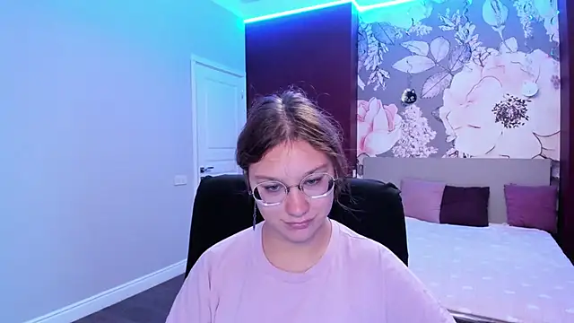 AngelinaLow online show from September 17, 11:23 am