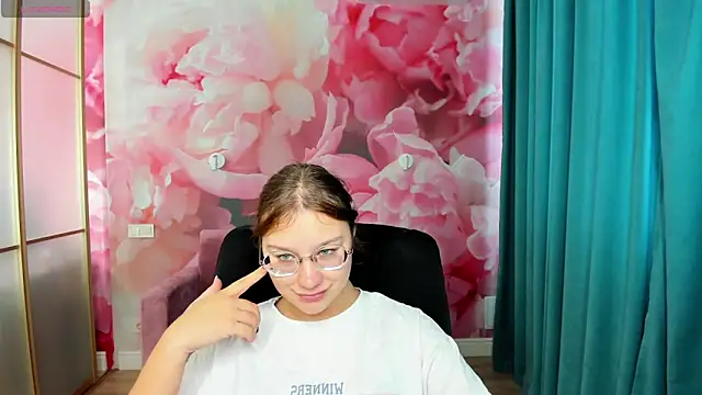 AngelinaLow online show from September 29, 11:26 am