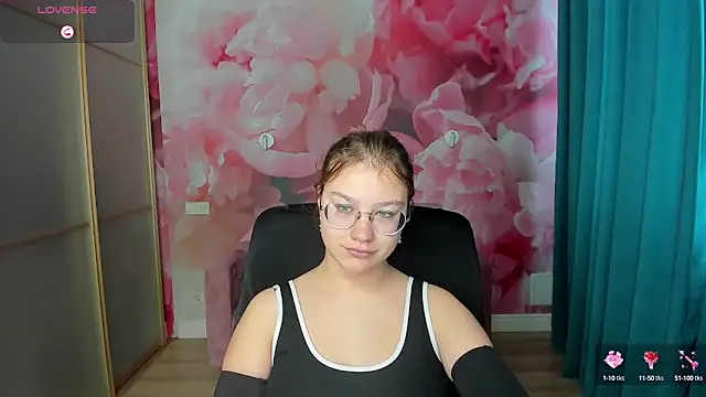 AngelinaLow online show from October 13, 11:32 am