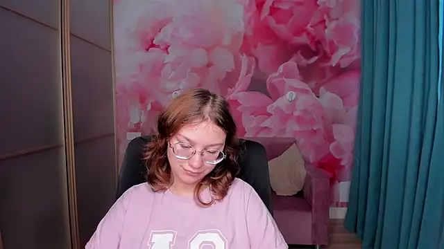 AngelinaLow online show from November 4, 12:26 pm