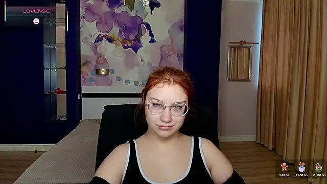 AngelinaLow online show from December 5, 12:25 pm