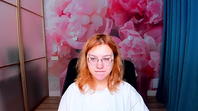 AngelinaLow online show from December 21, 6:31 am